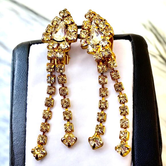 Vintage Earrings Gold-tone Crystal Rhinestones Dangle Drop Prong Set Clip-On - Picture 5 of 11